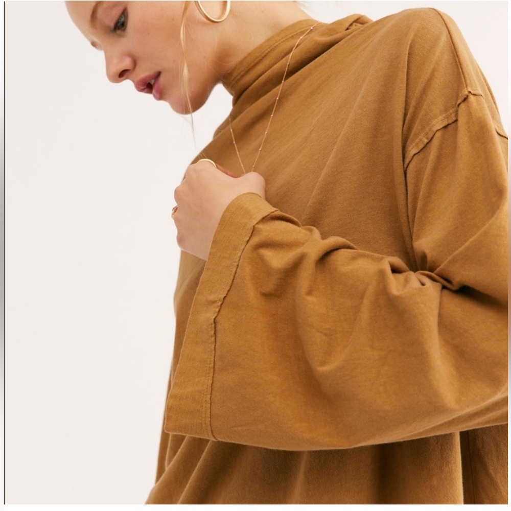 WE THE FREE (free people) long sleeved shirt. Perfect fall top! X-small
